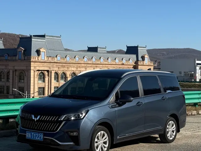 Wuling Jiachen — Фото автомобиля 6