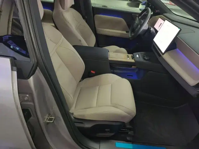 Volvo XC70 Plug-in Hybrid — Фото автомобиля 24