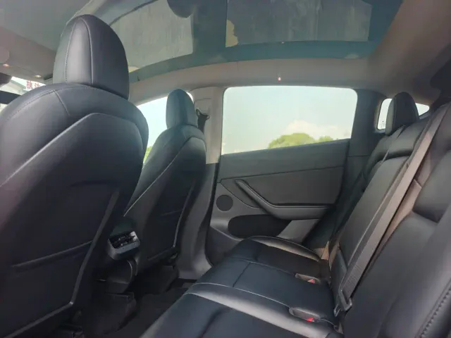 Tesla Model Y — Фото автомобиля 8