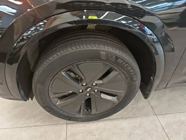 Li Auto L7 — Фото автомобиля 22