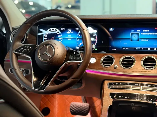 Mercedes-Benz E-Class — Фото автомобиля 8