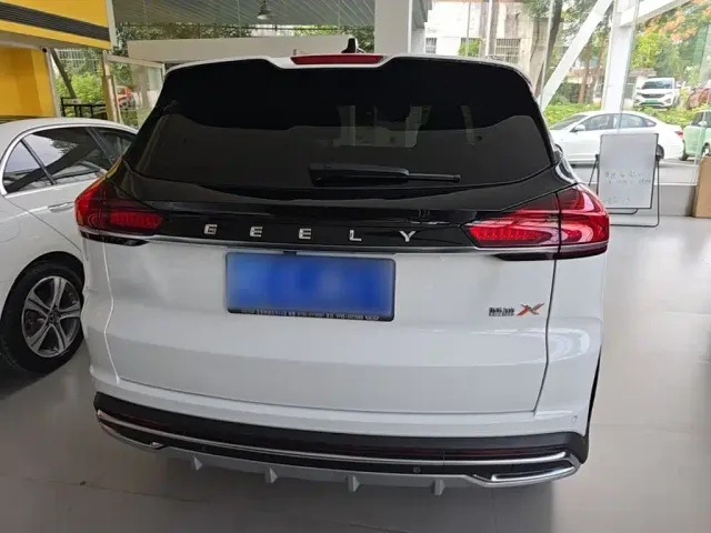 Geely Boyue — Фото автомобиля 5