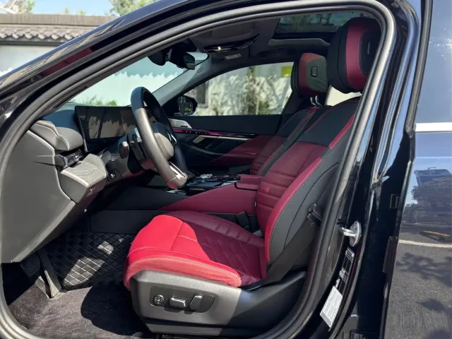 BMW 5 Series — Фото автомобиля 11