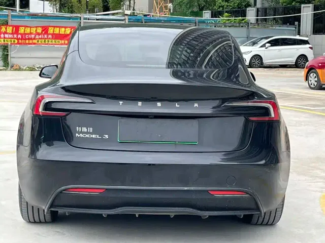 Tesla Model 3 — Фото автомобиля 17