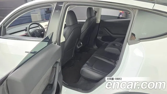 Tesla Model Y — Фото автомобиля 11