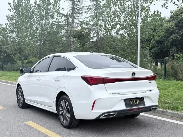Changan Eado — Фото автомобиля 5