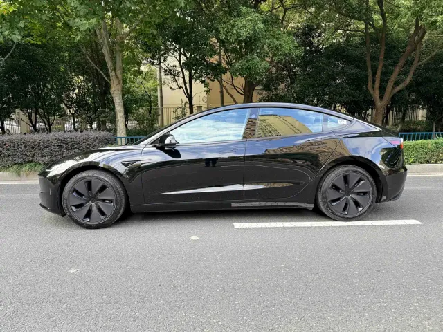 Tesla Model 3 — Фото автомобиля 5