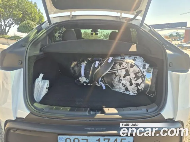 Tesla Model Y — Фото автомобиля 6