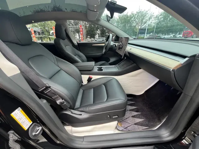 Tesla Model Y — Фото автомобиля 13