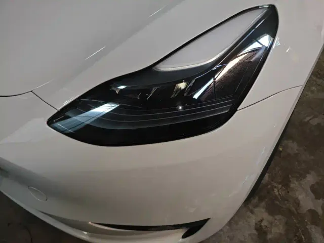 Tesla Model Y — Фото автомобиля 17