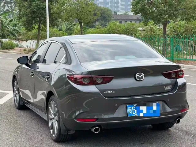 Mazda Axela — Фото автомобиля 7