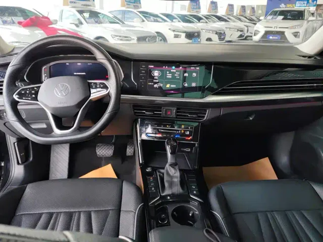 Volkswagen Passat — Фото автомобиля 12