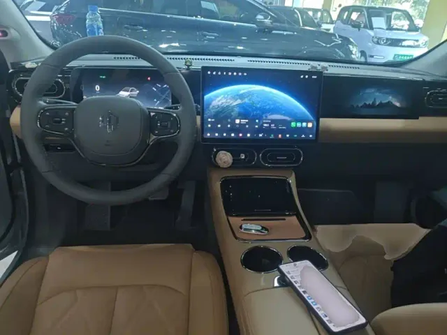 Leapmotor C01 — Фото автомобиля 5
