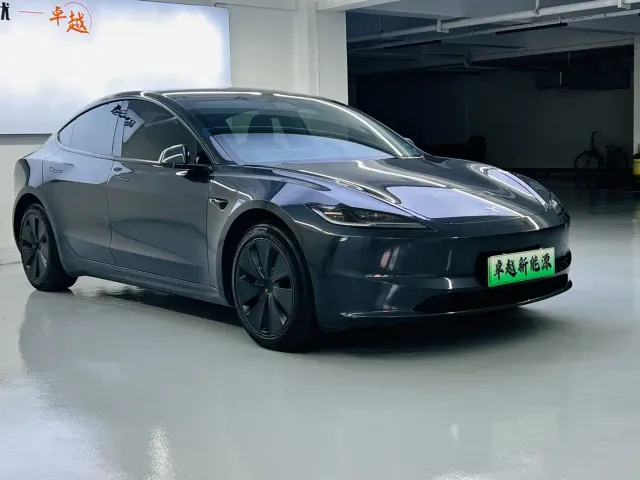 Tesla Model 3 — Фото автомобиля 3