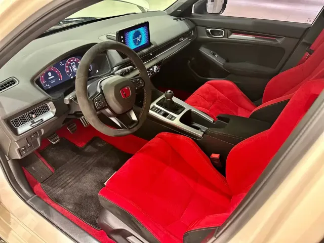 Honda Civic (Import) 2023 2.0T 420TURBO TYPE R — Фото автомобиля 6