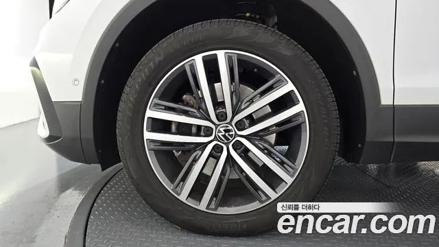 Volkswagen Tiguan — Фото автомобиля 5