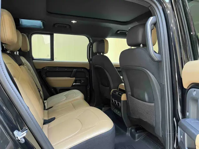 Land Rover Defender — Фото автомобиля 15