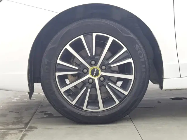 Roewe i5 — Фото автомобиля 17