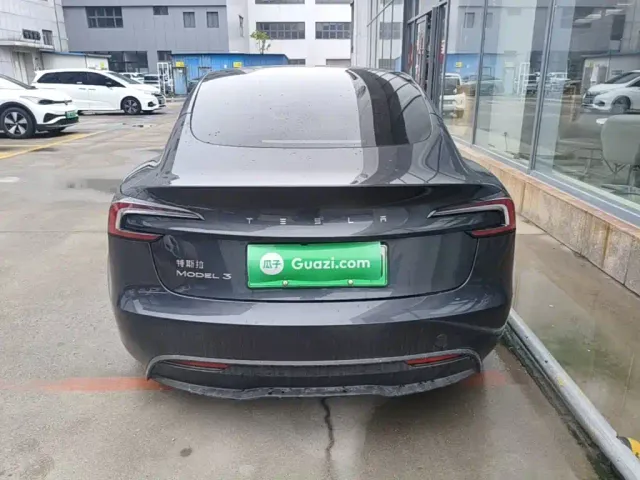 Tesla Model 3 — Фото автомобиля 5