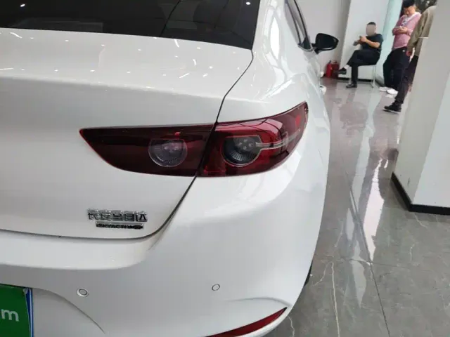 Mazda Axela — Фото автомобиля 7