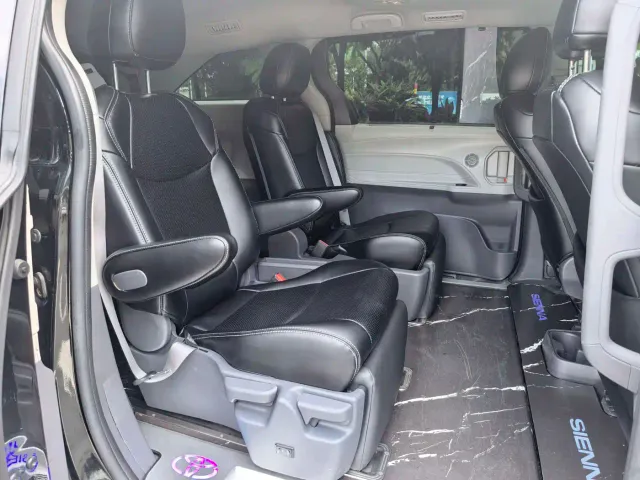 Toyota Sienna — Фото автомобиля 13