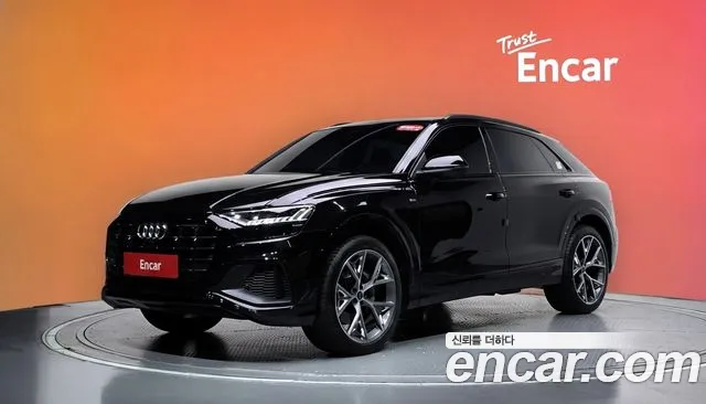 Фотография автомобиля — Audi Q8 4M