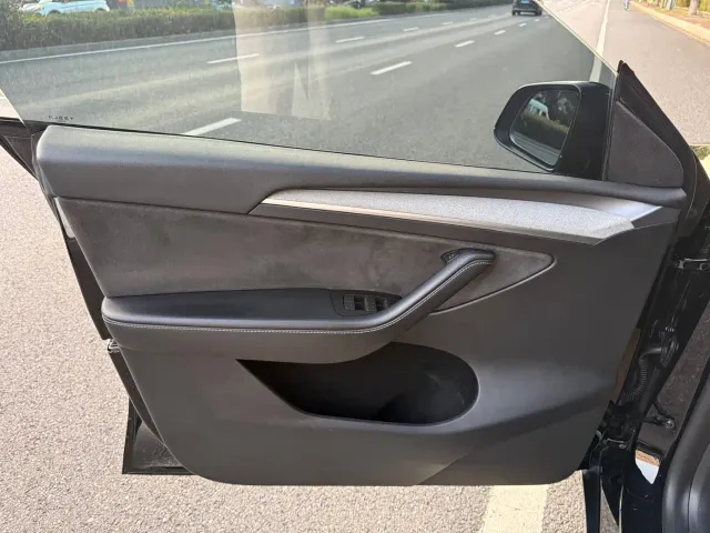 Tesla Model Y — Фото автомобиля 9