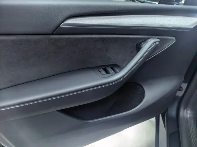 Tesla Model Y — Фото автомобиля 4