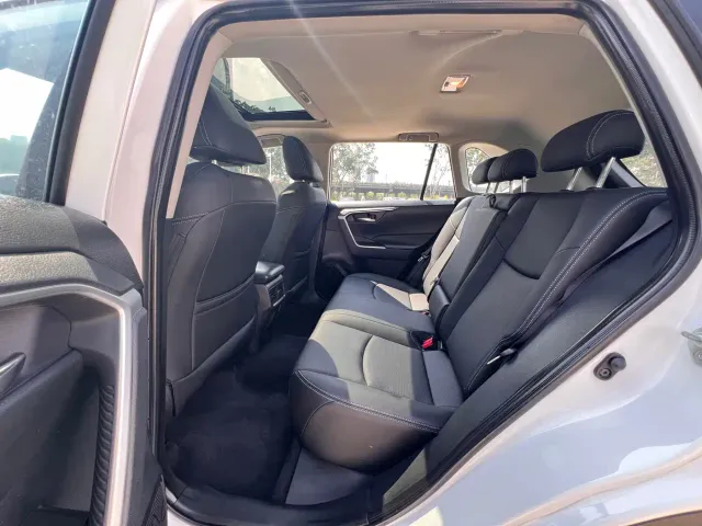 Toyota RAV4 — Фото автомобиля 10