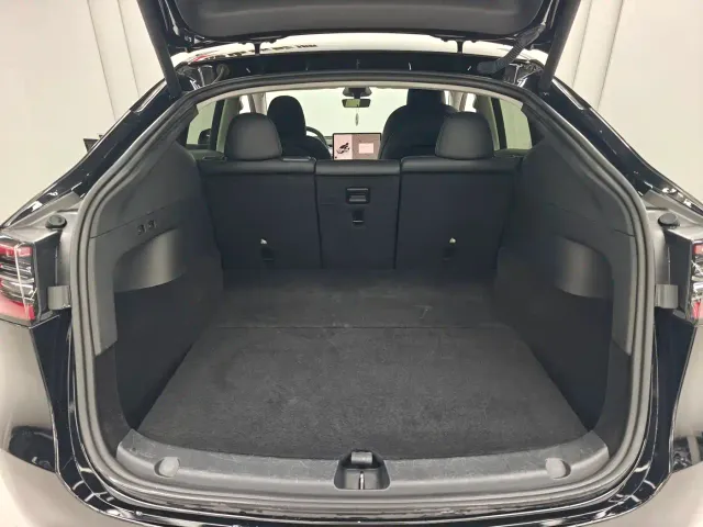 Tesla Model Y — Фото автомобиля 15