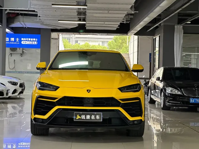 Lamborghini Urus — Фото автомобиля 2