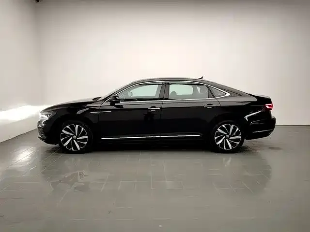 Volkswagen Passat — Фото автомобиля 4