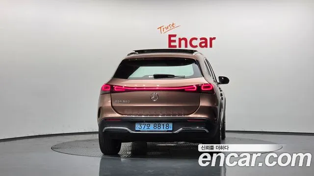 Mercedes-Benz EQA — Фото автомобиля 4