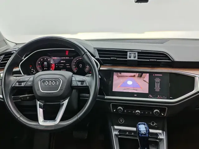 Audi Q3 — Фото автомобиля 11