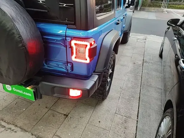 Jeep Wrangler — Фото автомобиля 7