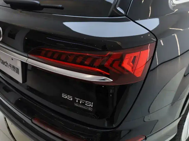 Audi Q7 — Фото автомобиля 12