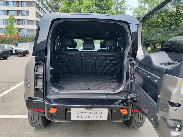 Land Rover Defender — Фото автомобиля 15