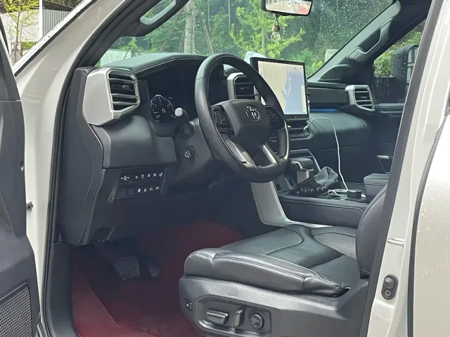 Toyota Sequoia — Фото автомобиля 7