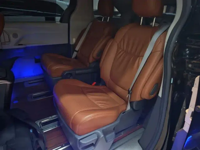 Toyota Sienna — Фото автомобиля 16