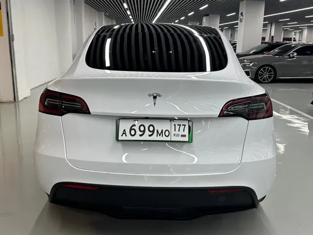 Tesla Model Y — Фото автомобиля 15