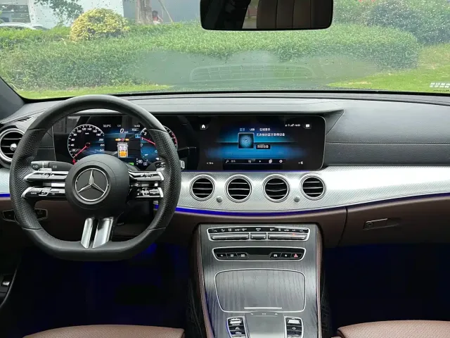 Mercedes-Benz E-Class — Фото автомобиля 5