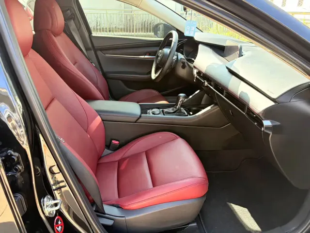 Mazda Axela — Фото автомобиля 9