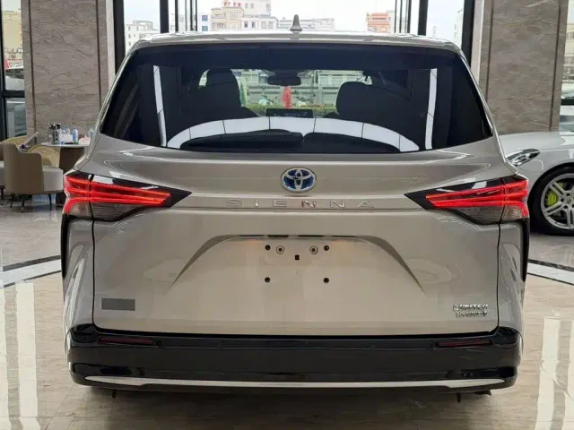 Toyota Sienna — Фото автомобиля 5