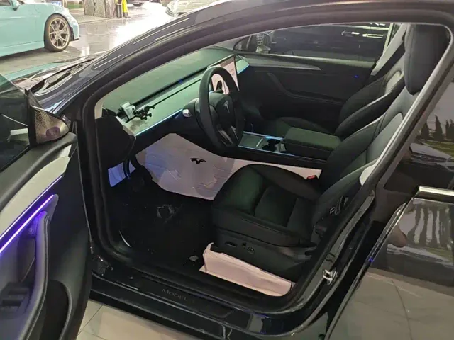 Tesla Model Y — Фото автомобиля 15