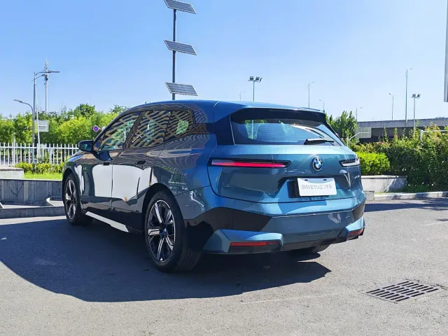 BMW iX — Фото автомобиля 6