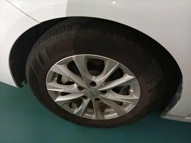 Roewe i5 — Фото автомобиля 22