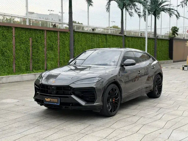Фотография автомобиля — Lamborghini Urus