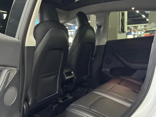 Tesla Model Y — Фото автомобиля 6