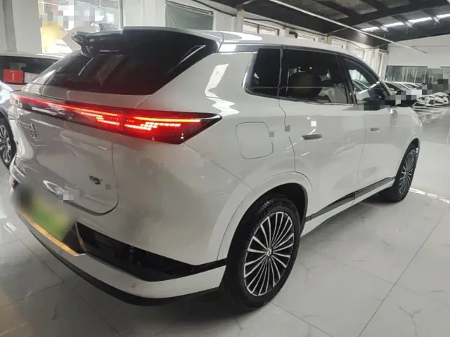 Dongfeng Aeolus L8 — Фото автомобиля 6