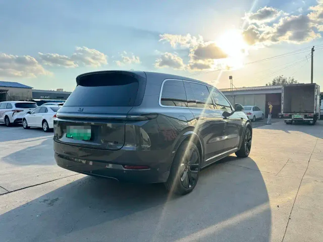 Li Auto L9 — Фото автомобиля 13